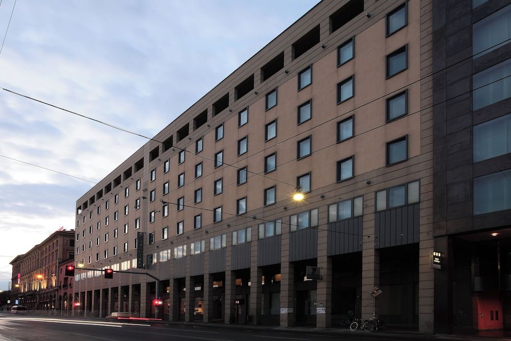 undefined Starhotels Excelsior 2