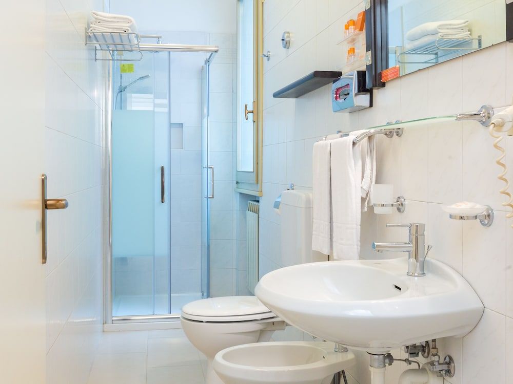 Hotel University Triple Room 13