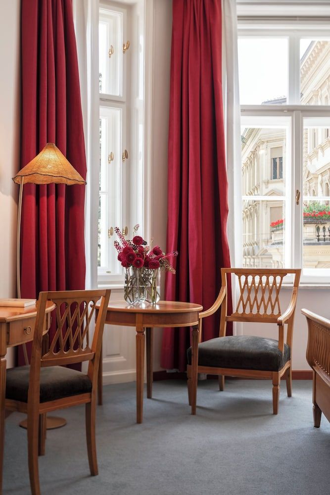 Parkhotel Laurin Standard Double or Twin Room 5