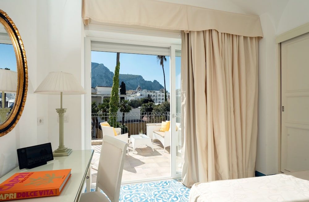 Hotel Syrene Triple Room, Garden View 3