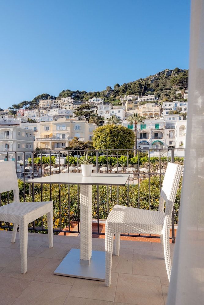 Hotel Syrene Triple Room, Garden View 6