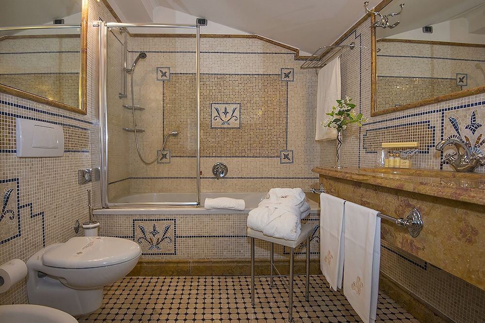 Liberty Hotel Deluxe Double or Twin Room 5