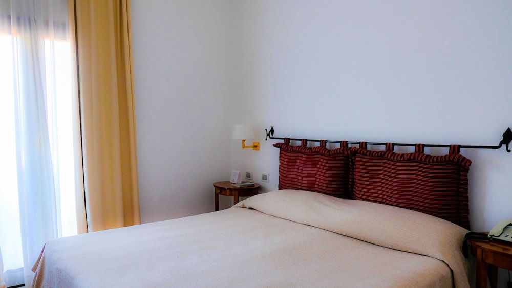 Standard Room, 1 Double or 2 Twin Beds