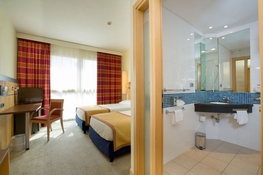 UNA Hotels Cesena Nord Twin Room 5