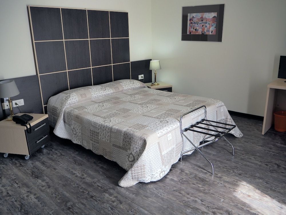 Hotel Ferrari Family Room 5