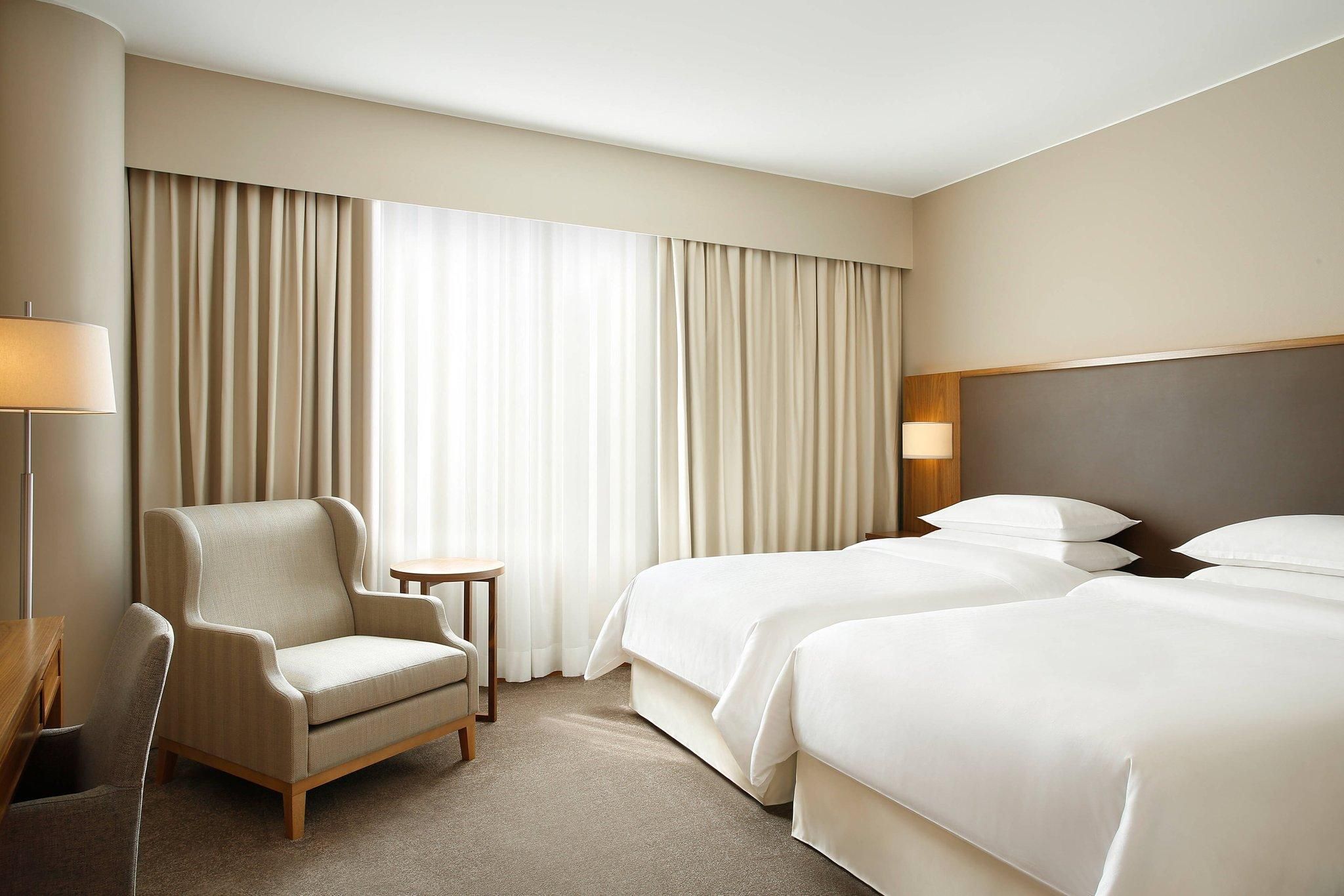 Sheraton Lake Como Hotel Deluxe, Guest room, 2 Twin