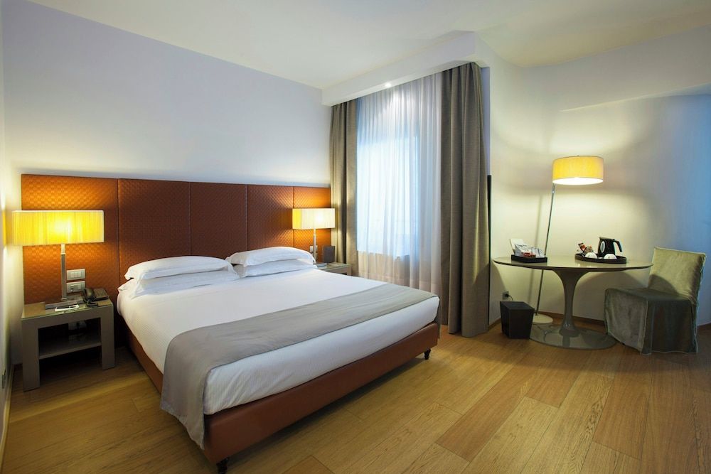 undefined Starhotels Michelangelo 4