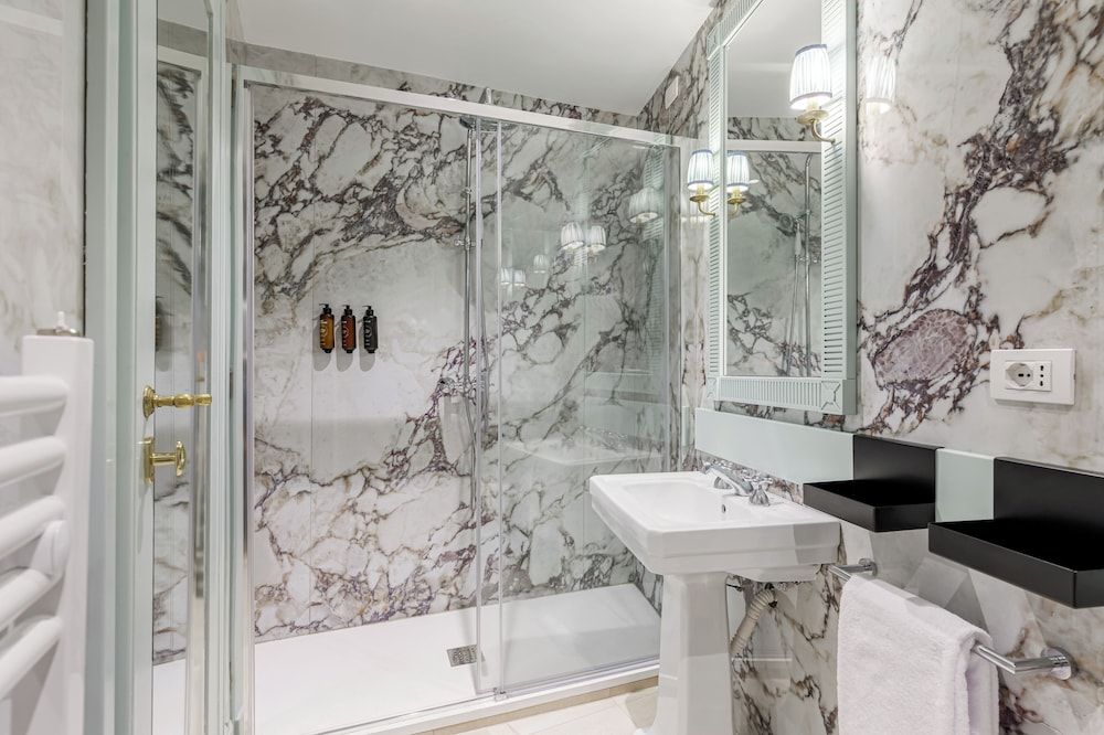 Room Mate Collection Isabella, Florence Standard Double Room 10