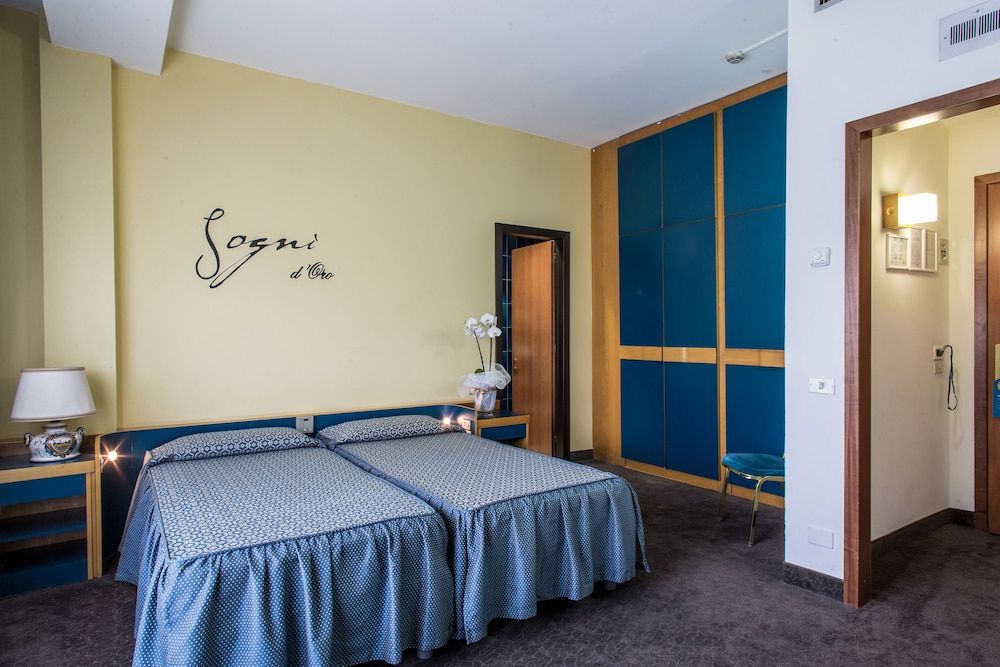 Hotel Mirage Double or Twin Room 2