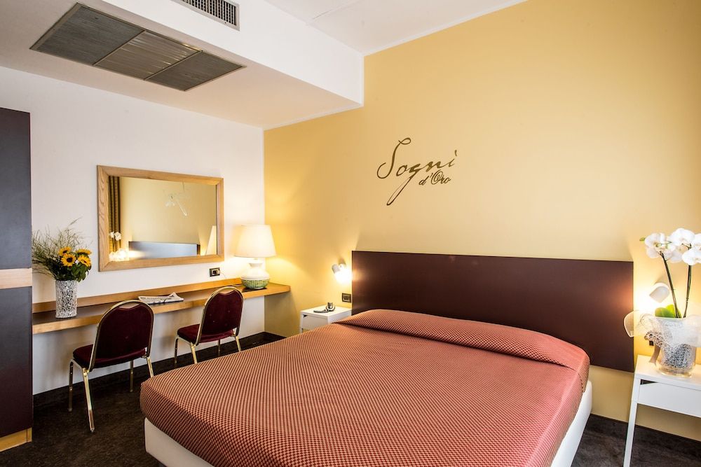 Hotel Mirage Double or Twin Room 3