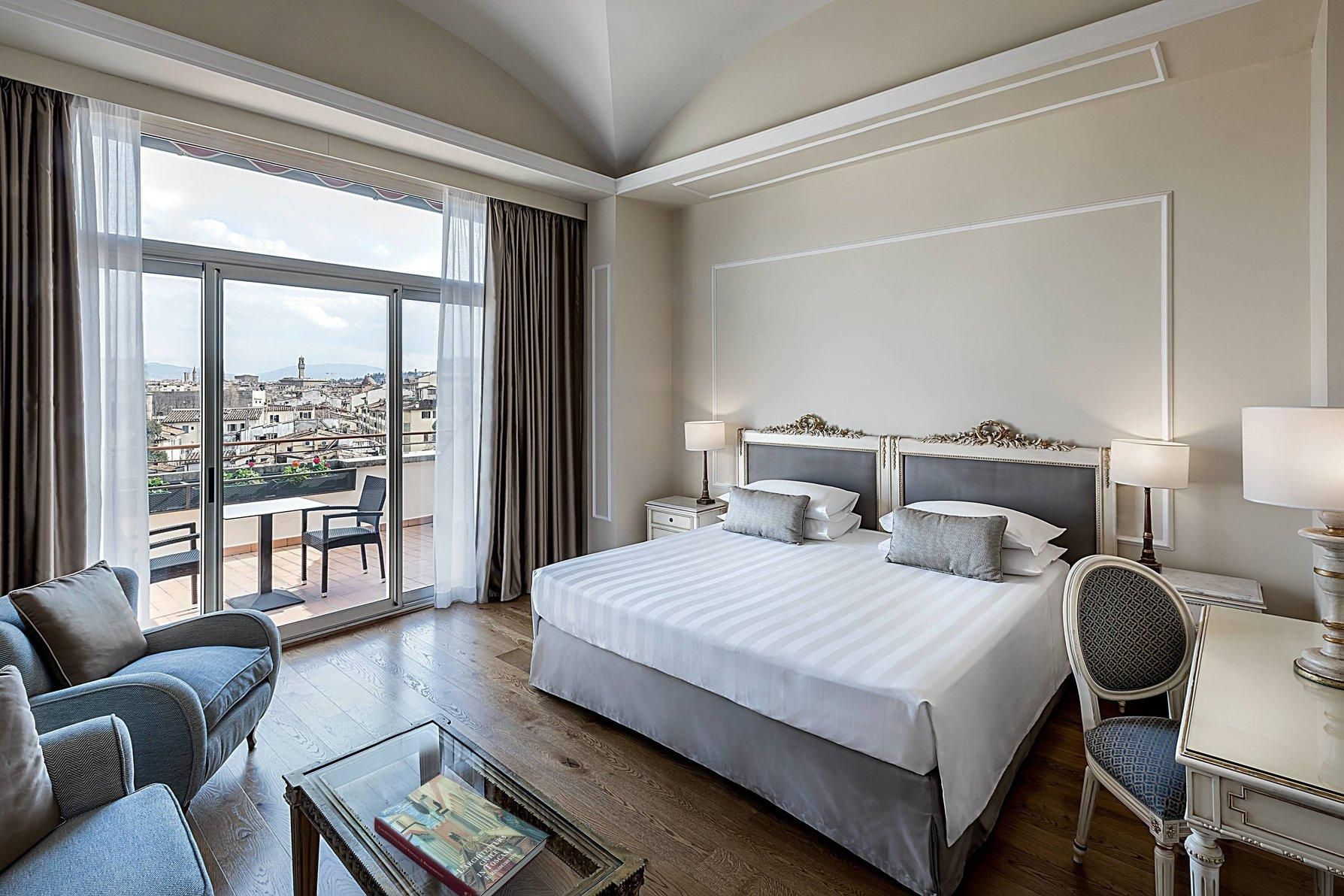 Premium, Guest room, 1 King, Urban view, Balcony