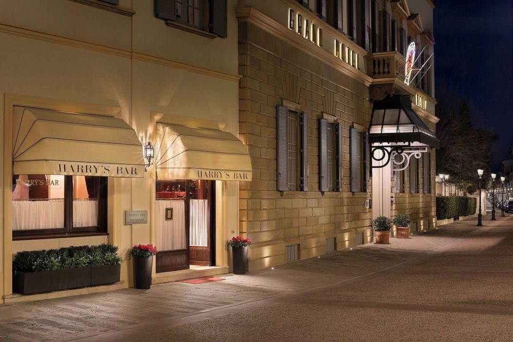 undefined Sina Villa Medici, Autograph Collection 2