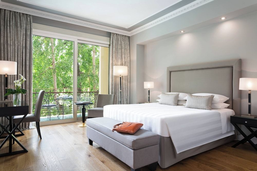 undefined Sina Villa Medici, Autograph Collection 4