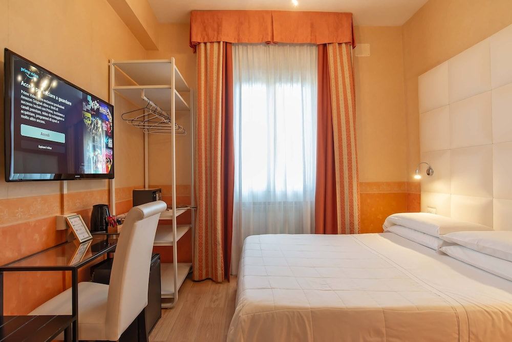 Hotel Jane Double Room (Piccola / Small) 2
