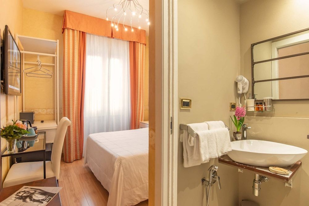 Hotel Jane Double Room (Piccola / Small) 7