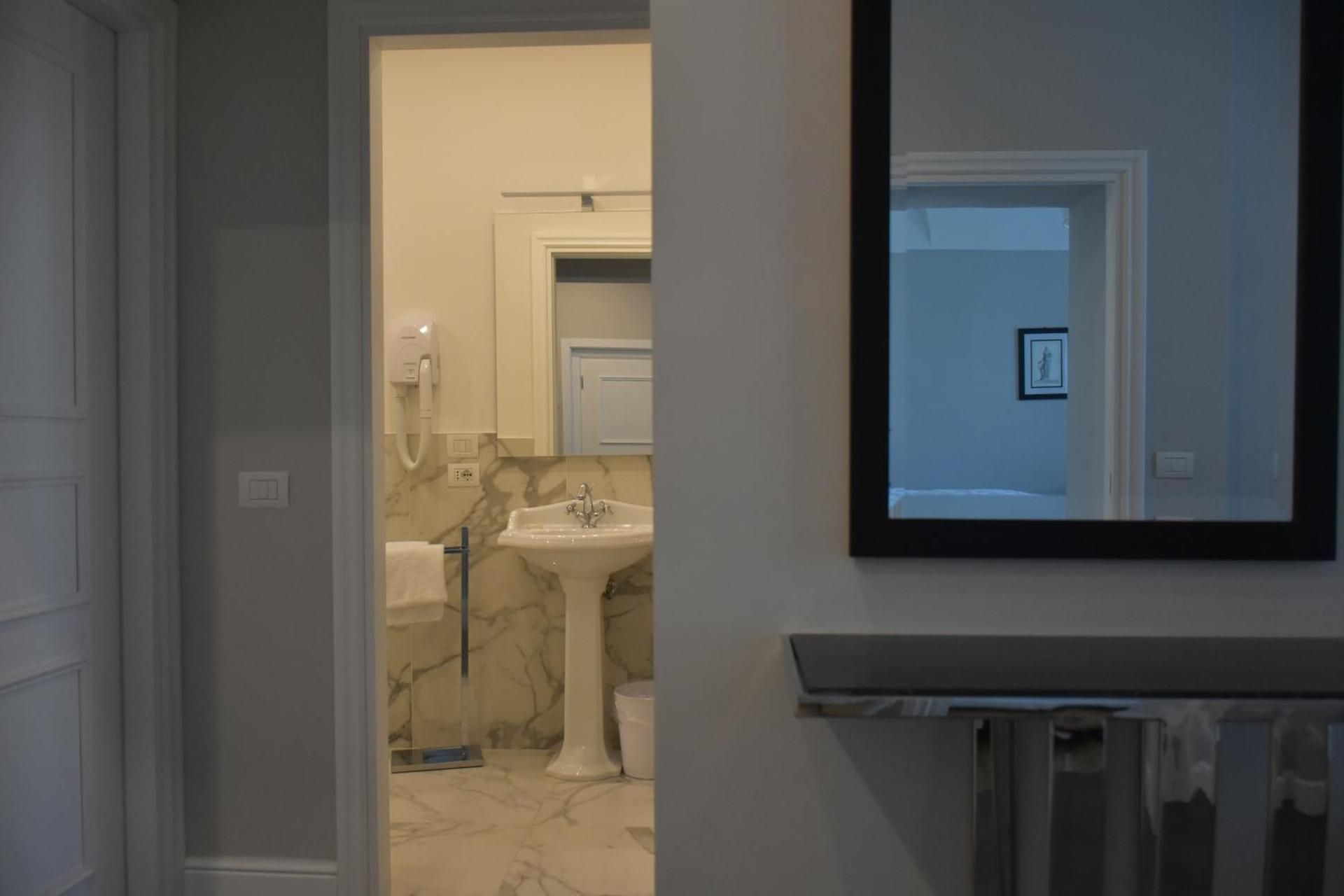 undefined Hotel Roma 8