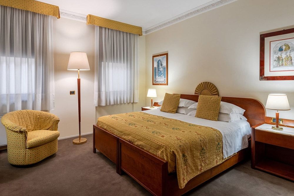 undefined Hotel Roma 9