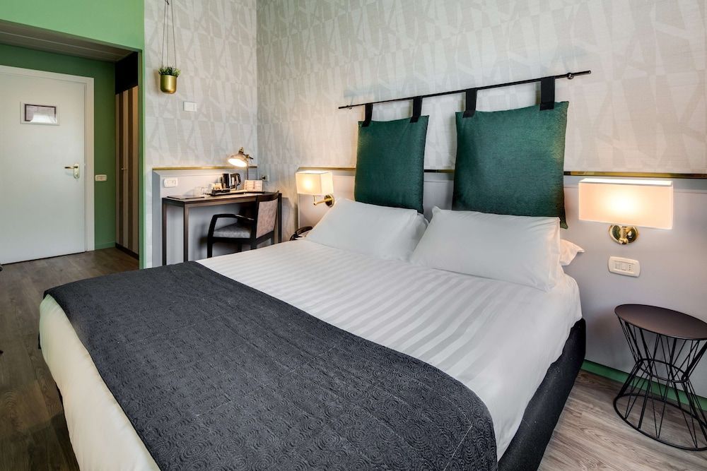 Best Western Plus CHC Florence Classic Room, 1 Queen Bed