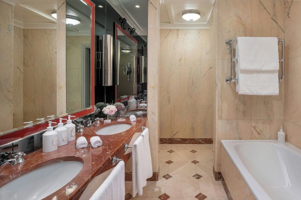 Presidential Suite, 1 King Bed, Terrace, River View