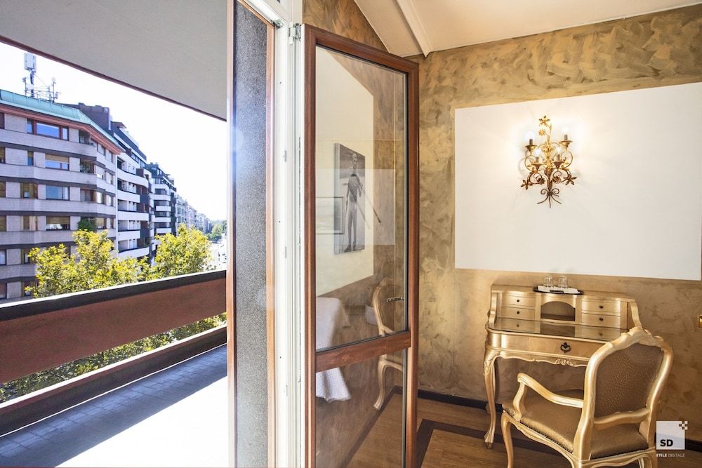 undefined Admiral Hotel