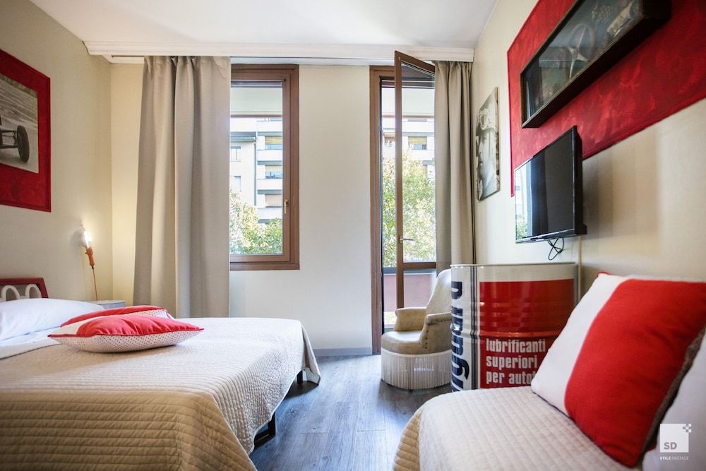 undefined Admiral Hotel 4