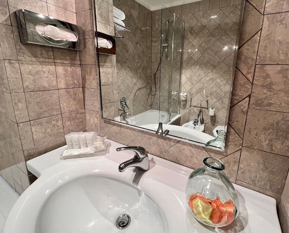 Best Western Hotel City Comfort Room, 1 Queen Bed 30