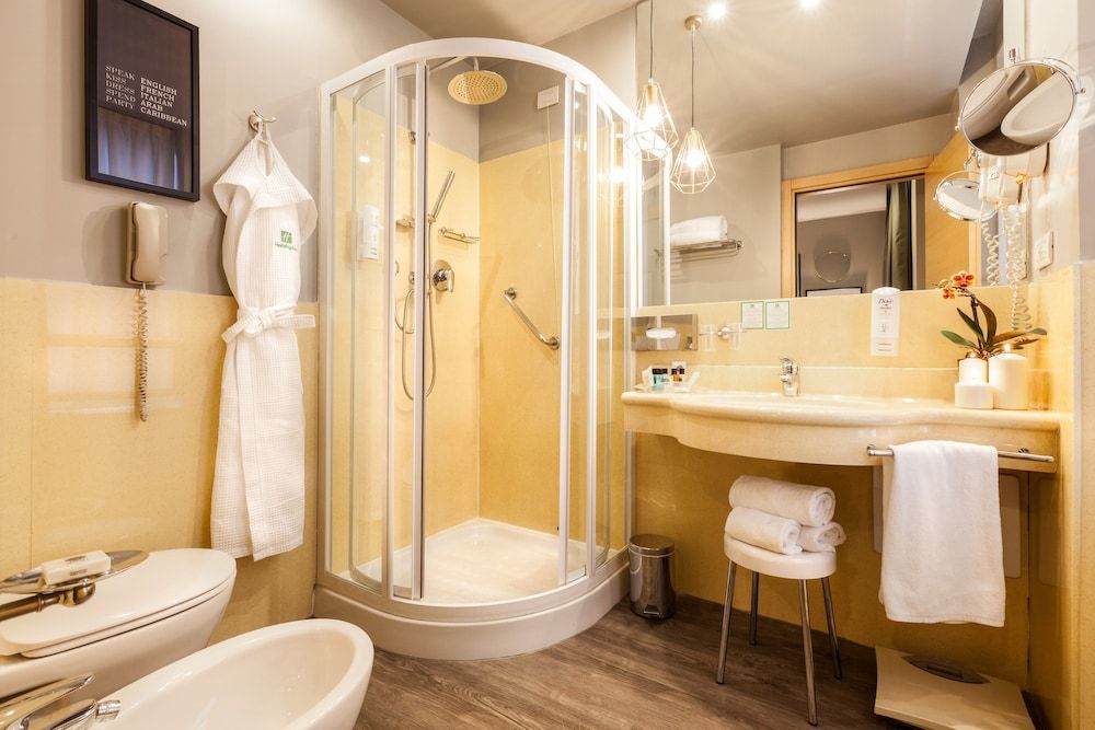 Holiday Inn Milan - Garibaldi Station by IHG Premium Room 6