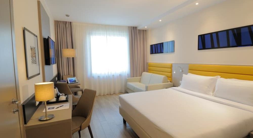 iH Hotels Milano Lorenteggio Standard Double Room (with sofa bed) 3
