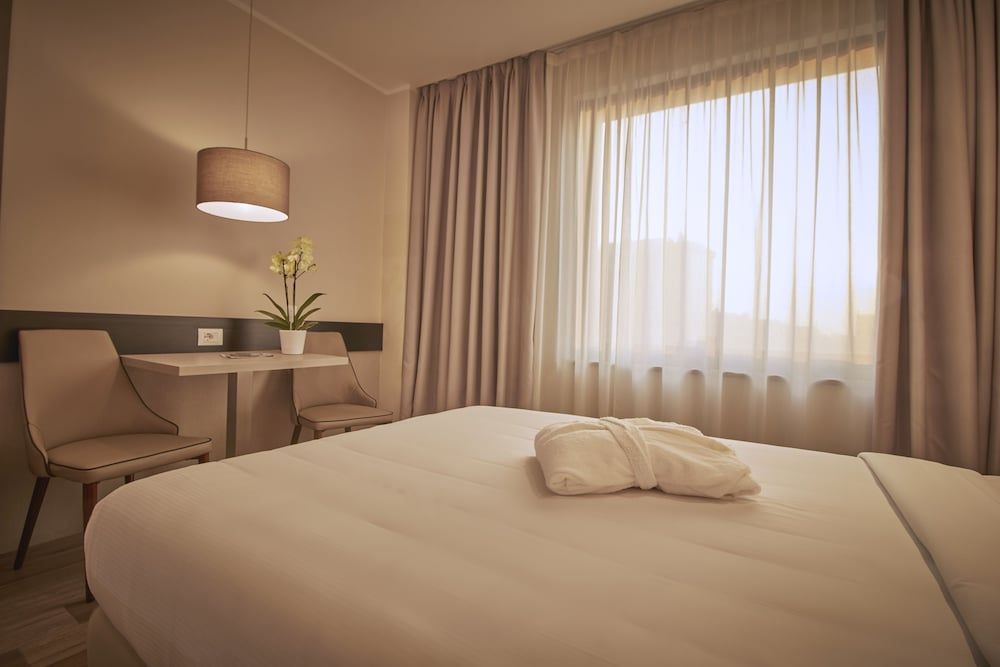 iH Hotels Milano Lorenteggio Standard Double Room (with sofa bed) 6