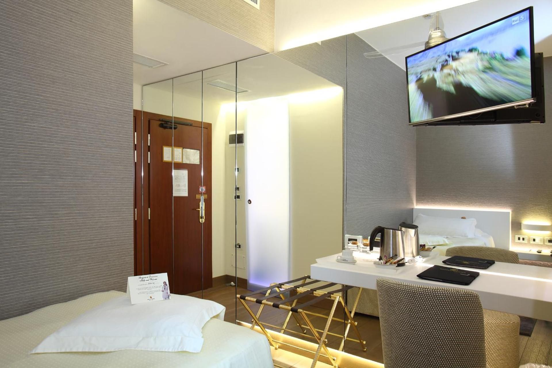 undefined Hotel Berna 5