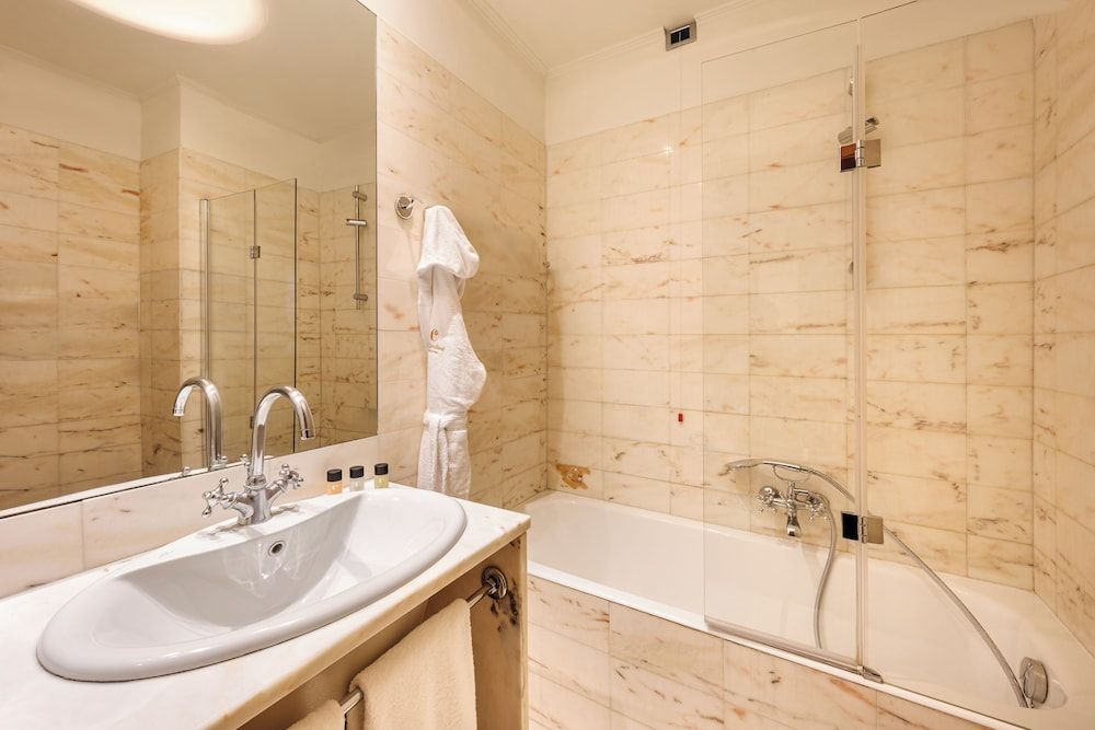 Hotel Dei Cavalieri Milano Duomo Classic Double or Twin Room 8