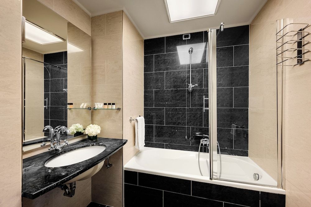 Hotel Dei Cavalieri Milano Duomo Classic Double or Twin Room 7