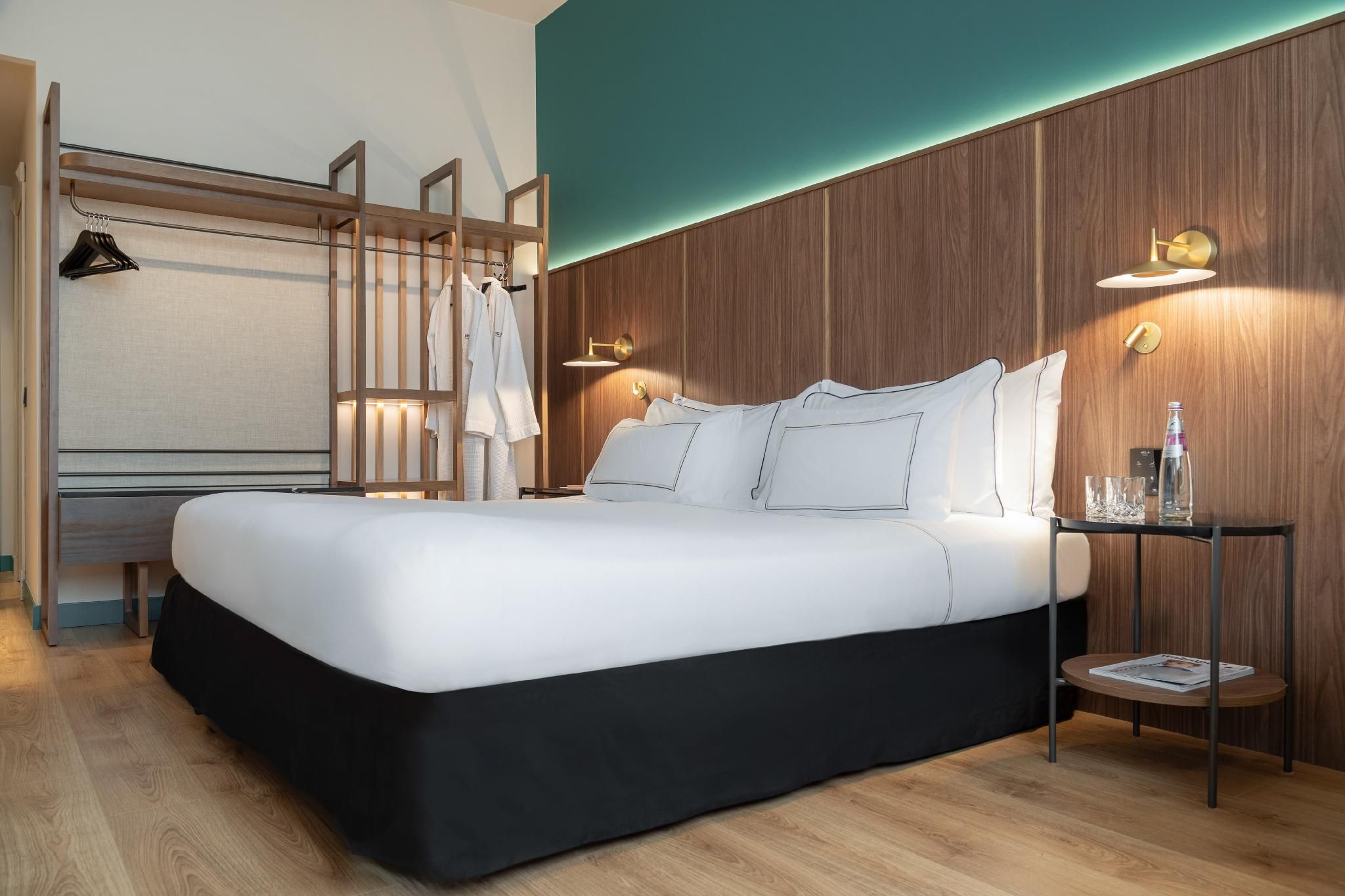 The Level Business Suite 3 Adults