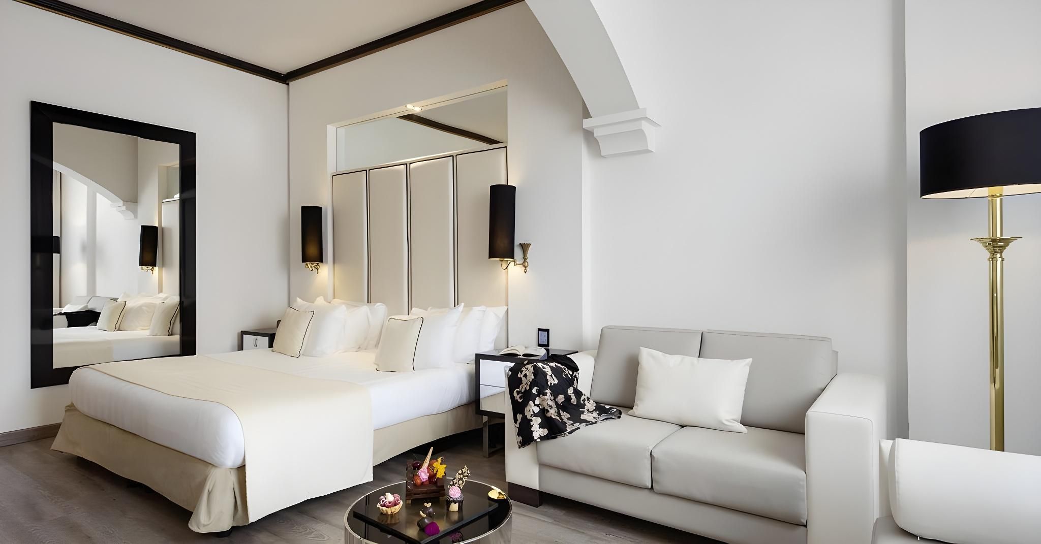 The Level Business Suite 3 Adults