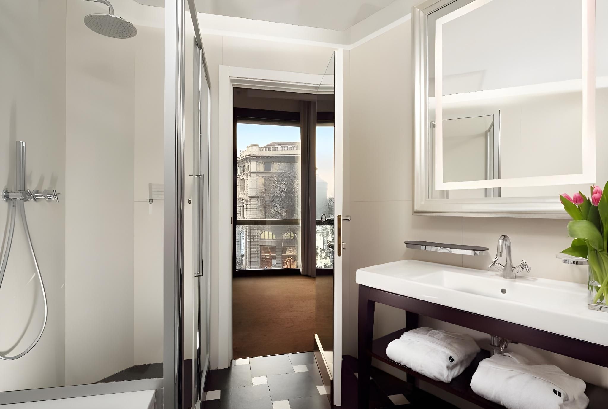 undefined UNA Hotels Cusani Milano 7