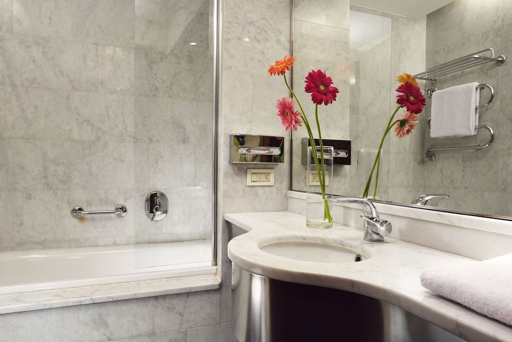 UNA Hotels Mediterraneo Milano Classic Double Room 5