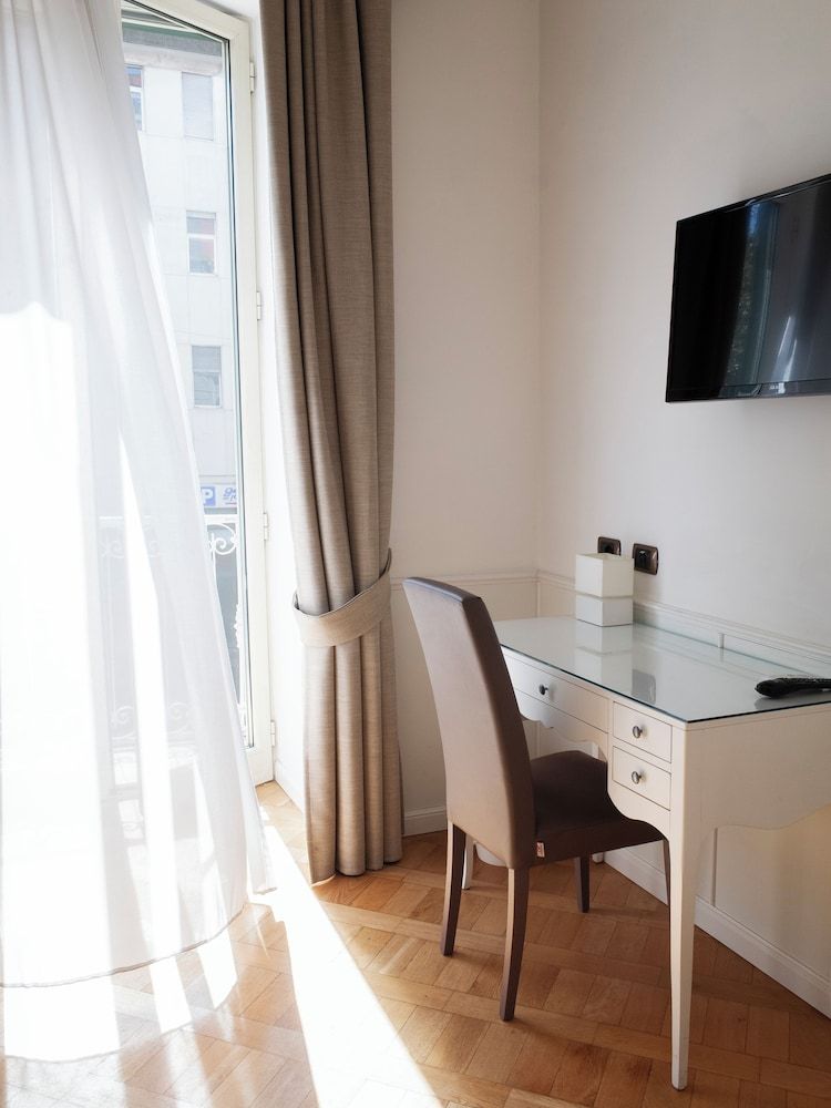 Grand Hotel Europa Triple Room 12