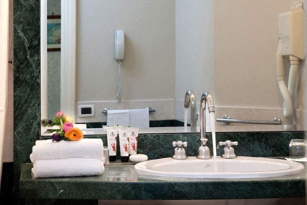 Grand Hotel Santa Lucia Deluxe Room, Sea View 4