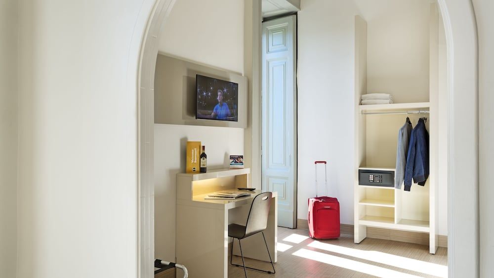 B&B Hotel Napoli Twin Room 4