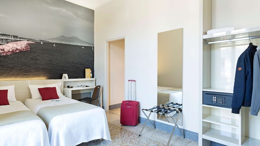 undefined B&B Hotel Napoli 4