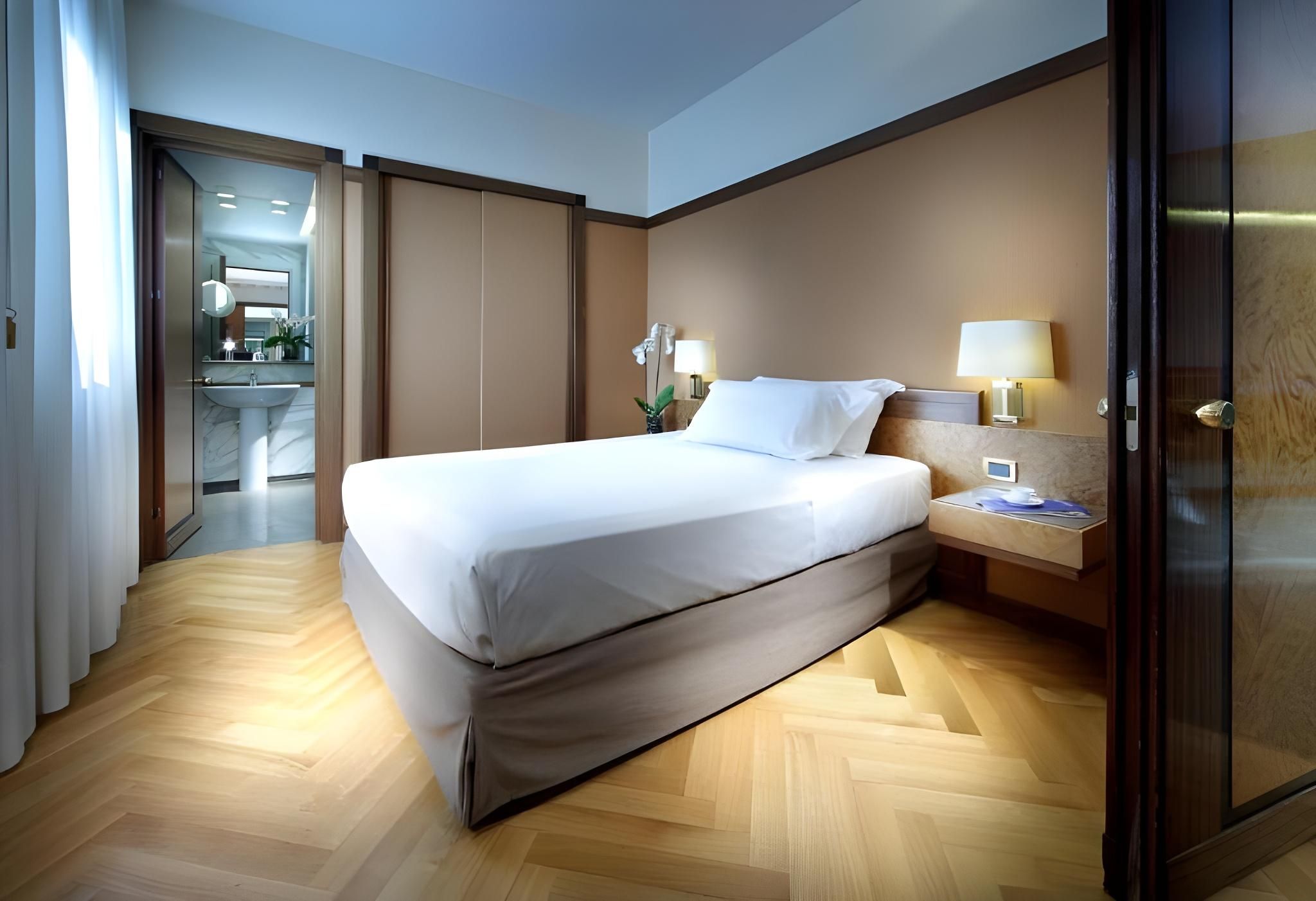 undefined Hotel Majestic 8