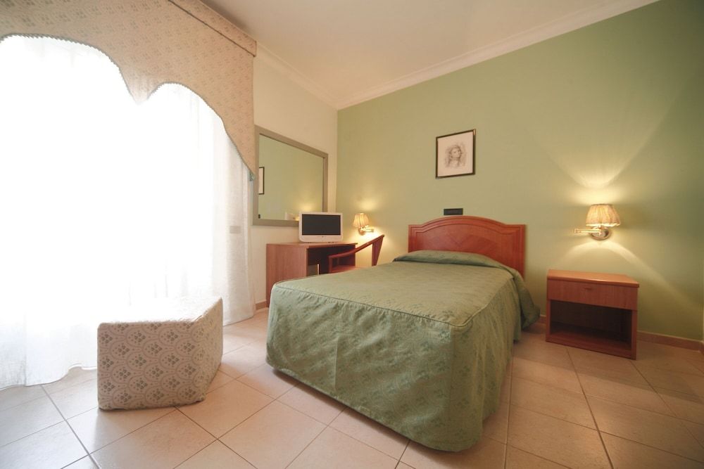 undefined Hotel La Pace 2