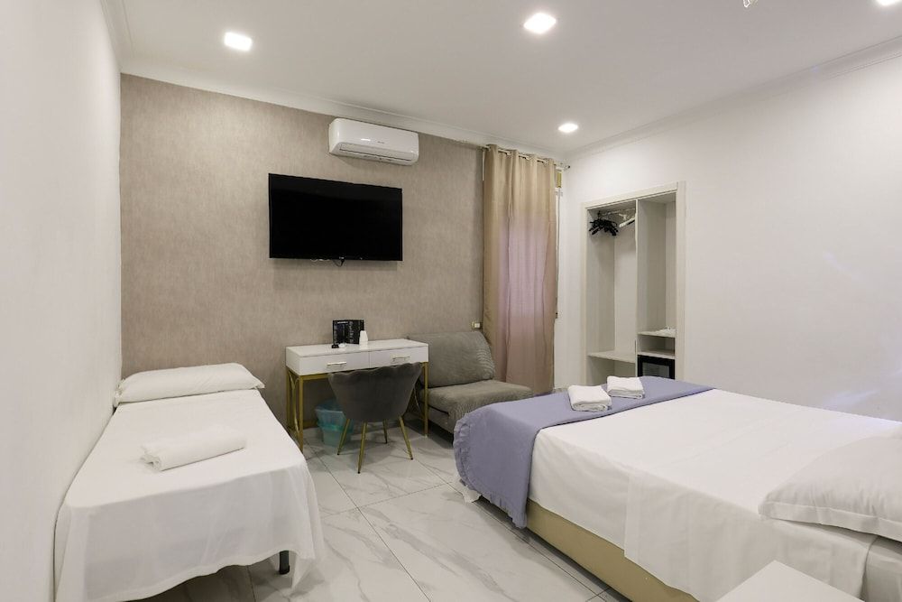 undefined Hotel La Pace 2