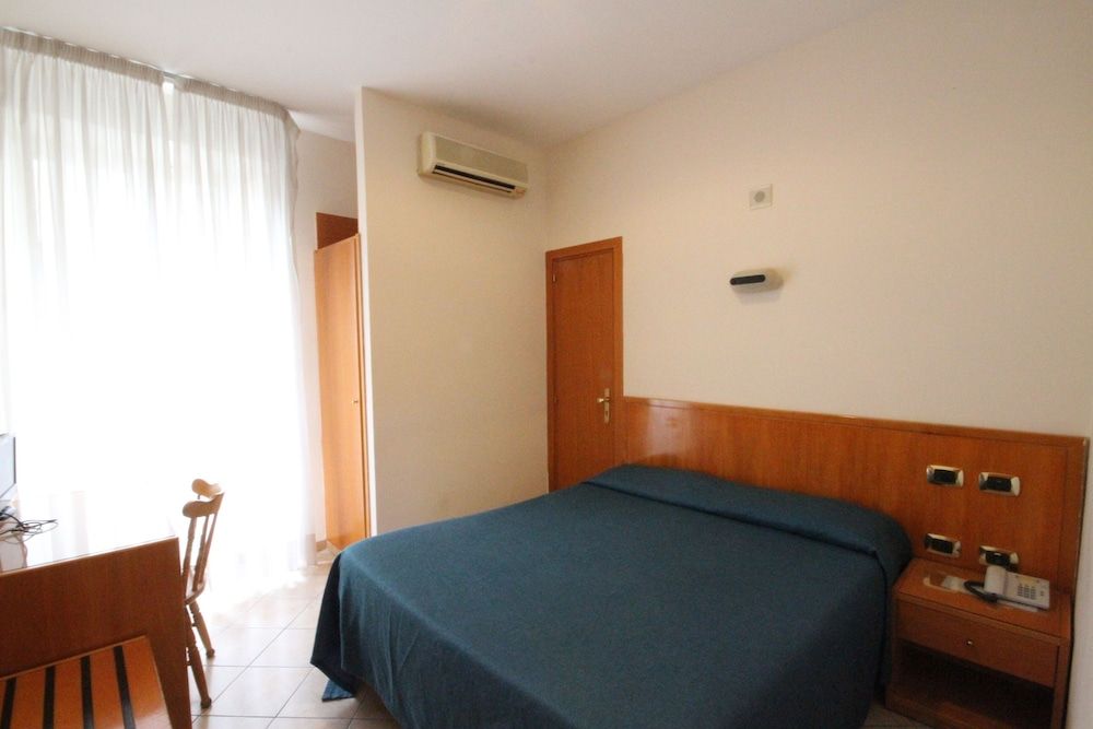 undefined Hotel Zara 8