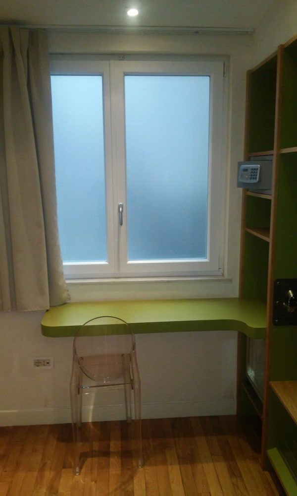 Hotel Piazza Bellini & Apartments Economy Room, 1 Double or 2 Twin Beds 4