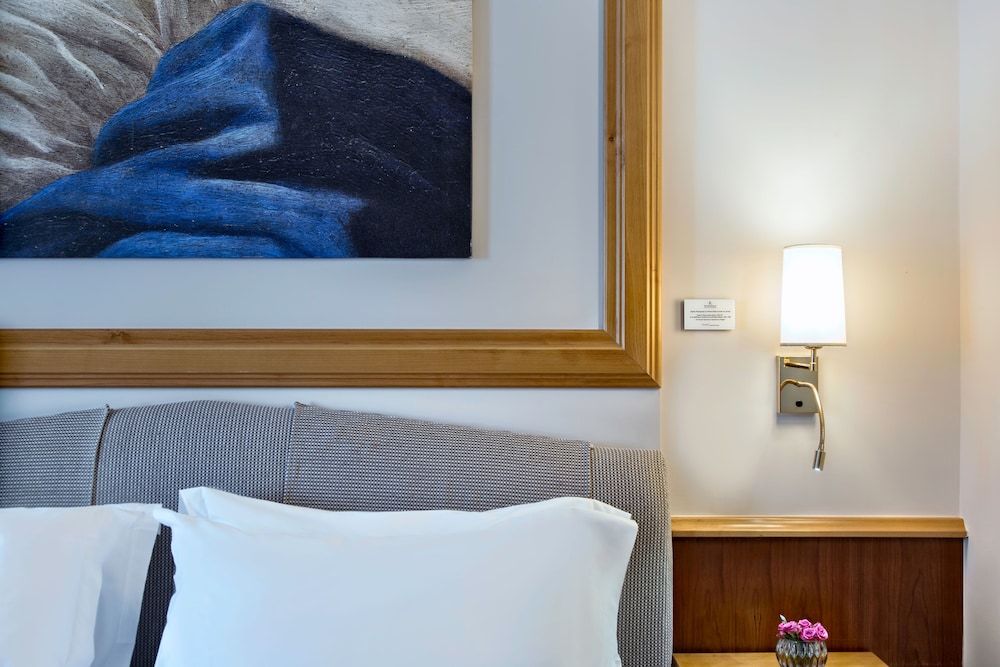 Renaissance Naples Hotel Mediterraneo Deluxe Room, 1 King Bed 5