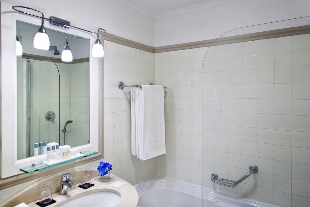 Renaissance Naples Hotel Mediterraneo Deluxe Room, 1 King Bed 3