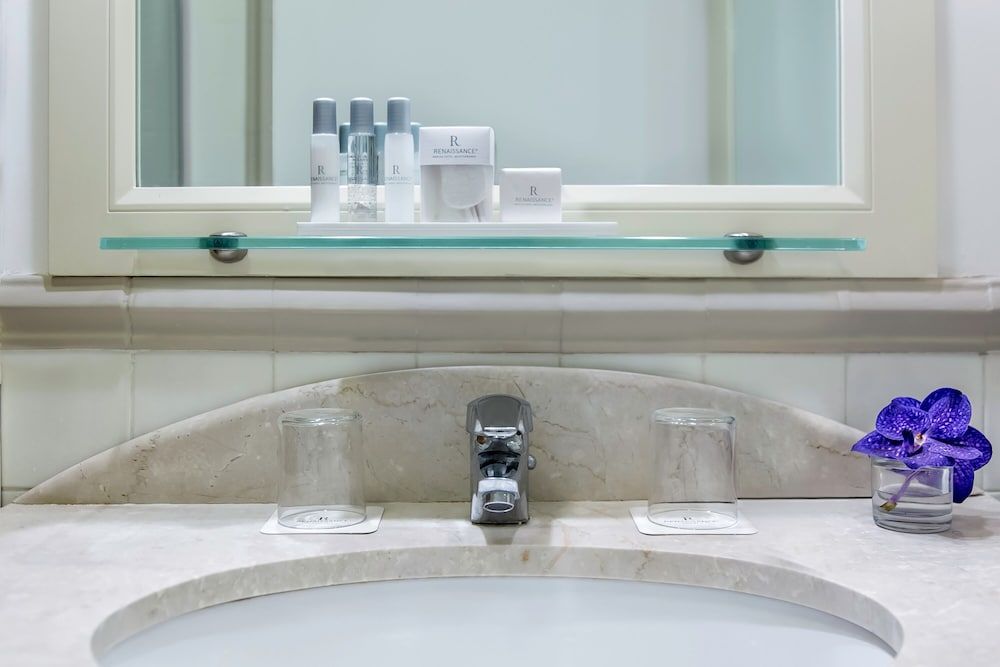 Renaissance Naples Hotel Mediterraneo Deluxe Room, 1 King Bed 4