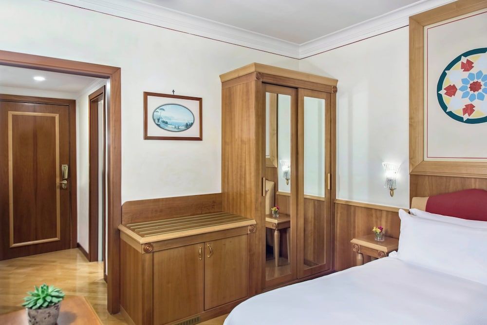 undefined Renaissance Naples Hotel Mediterraneo 3