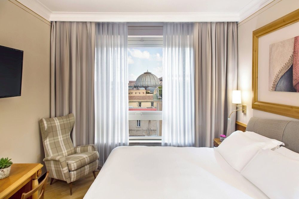 Renaissance Naples Hotel Mediterraneo Deluxe Room, 1 King Bed 2